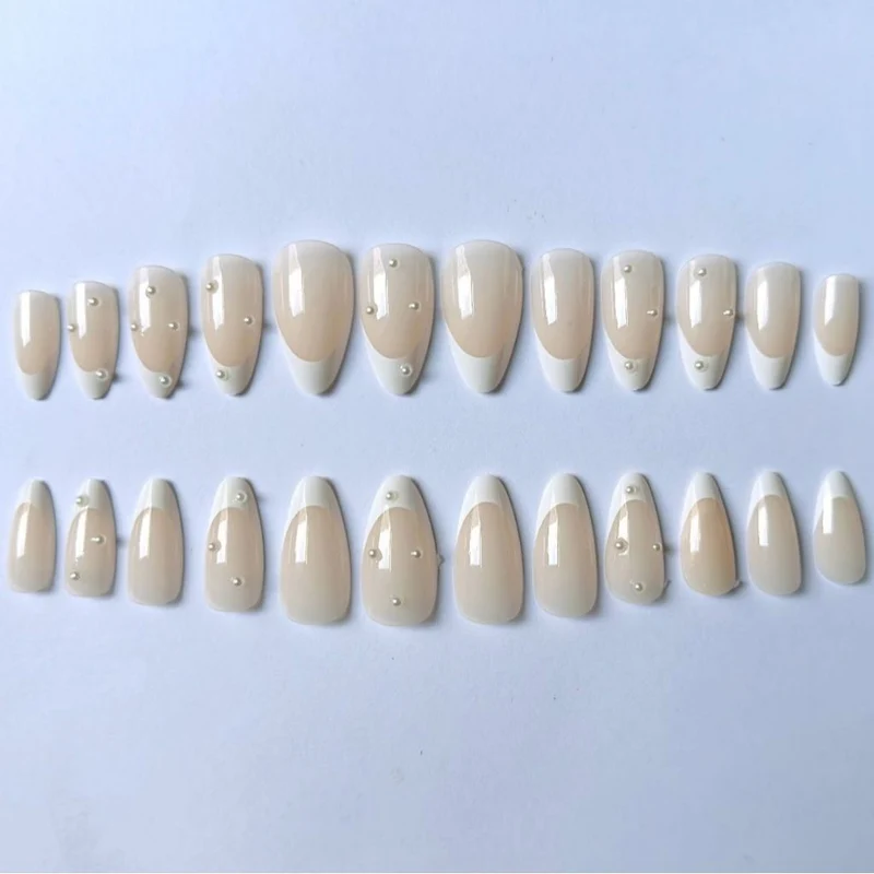 Elegantes French Tip Acrylnagelset