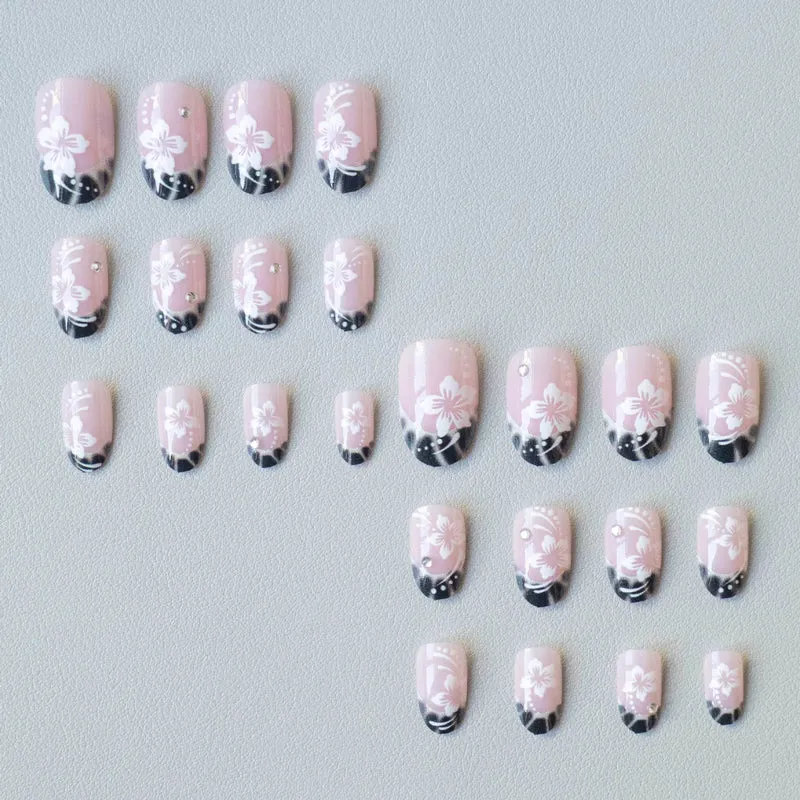 Elegantes Floral Nail Art Design Set