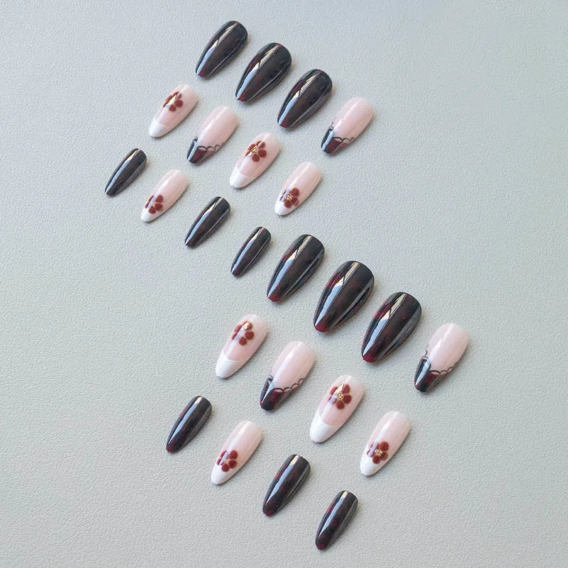 Elegantes florales Nageldesign-Set