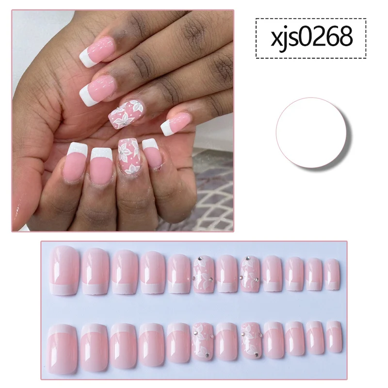Elegantes florales Nagelkunstdesign
