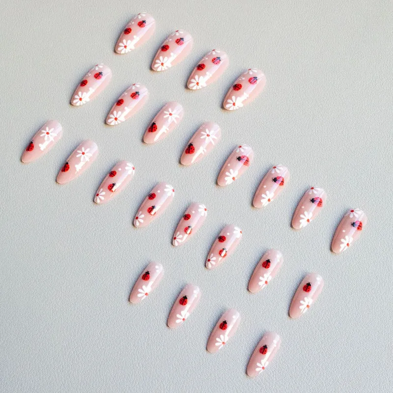 Marienkäfer-Themen-Acryl-Nagelkunst
