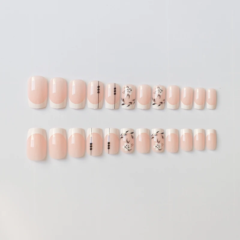 Elegantes florales French Tip Nagelkunst Set