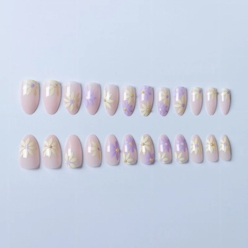 Elegante Florale Acryl Nagelkunst