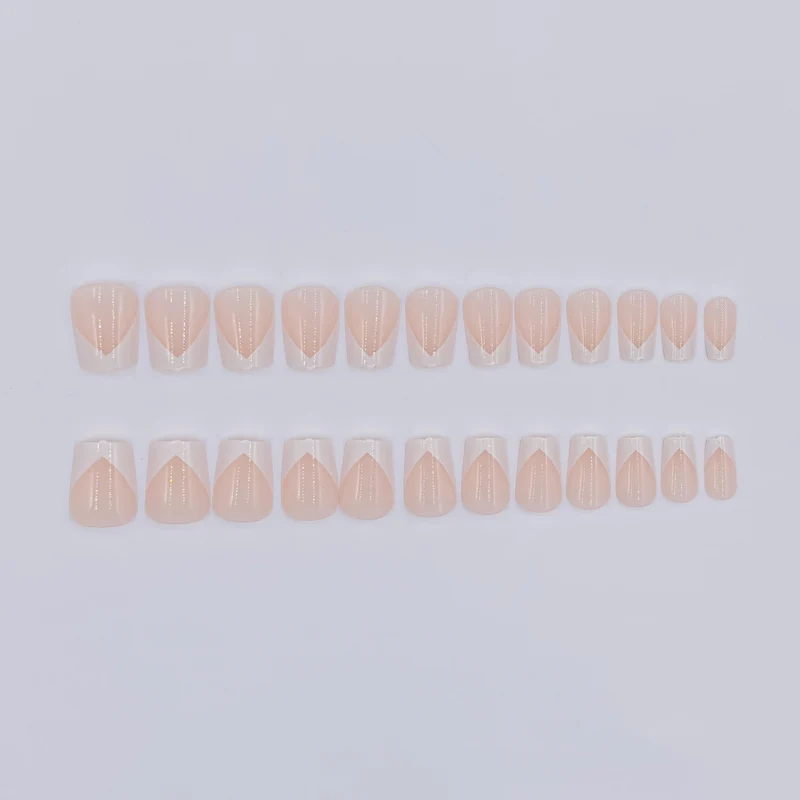 Elegantes Chevron French Tip Nagelset