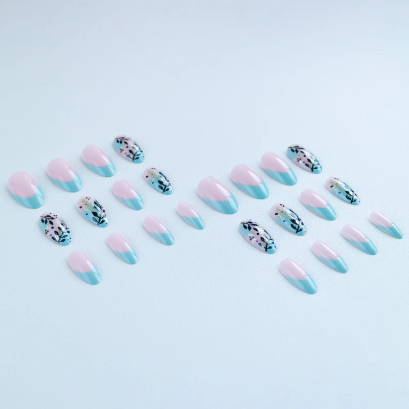 Elegantes Künstlerisches Nageldesign