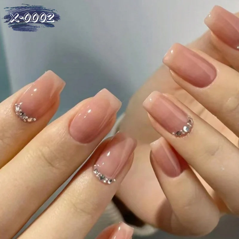 Elegantes Acryl-Nagelkunst-Set mit Strass-Akzenten