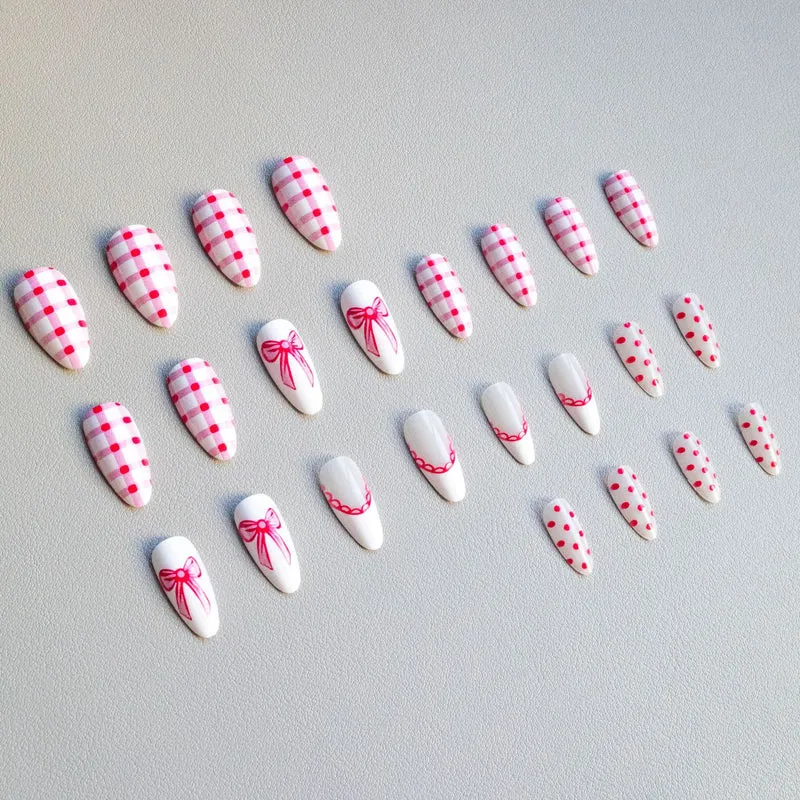 Kreatives, mit einer Schleife verziertes Acryl-Nagelkunst-Set