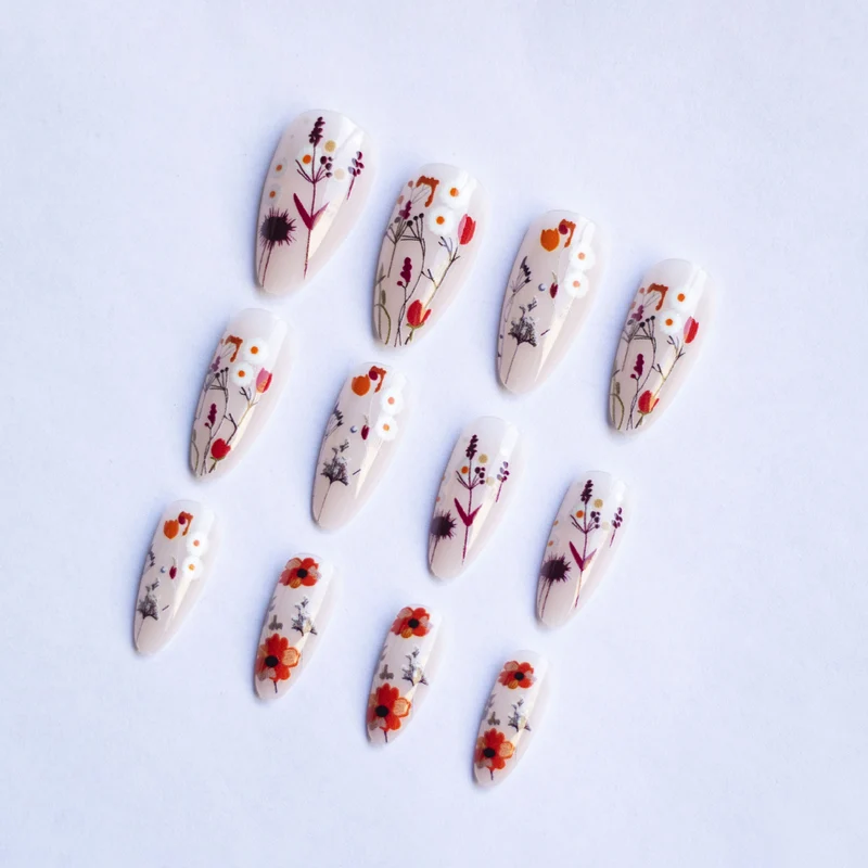 Künstlerisches Nageldesign