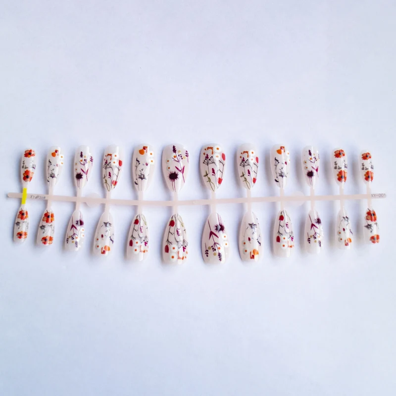 Künstlerisches Nageldesign