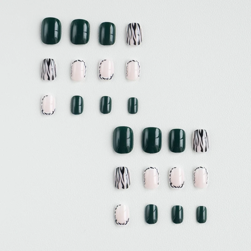 Künstlerisches Nail Art Set mit geometrischen Mustern