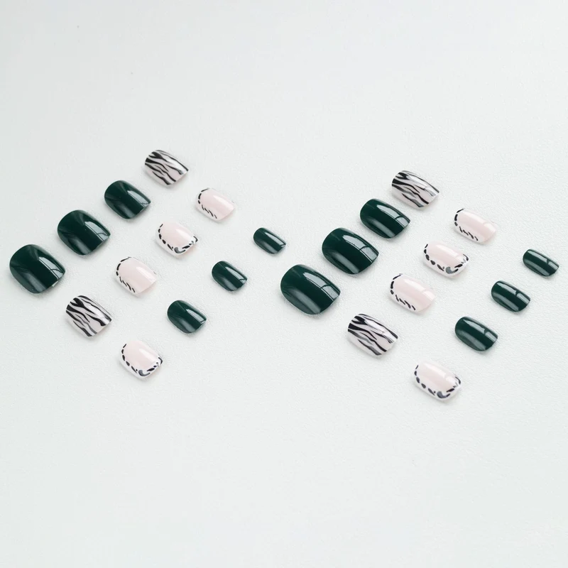 Künstlerisches Nail Art Set mit geometrischen Mustern