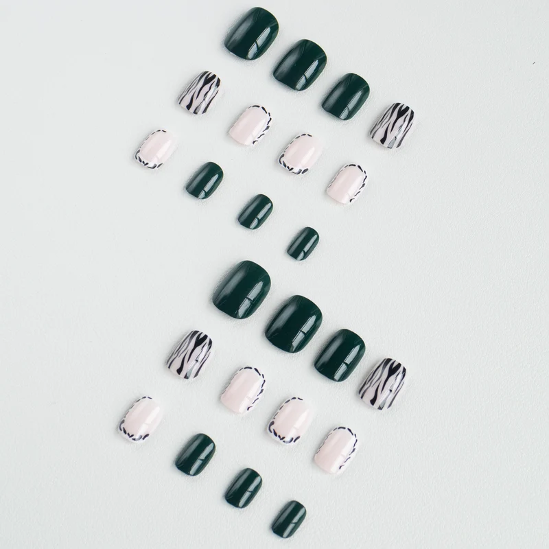 Künstlerisches Nail Art Set mit geometrischen Mustern