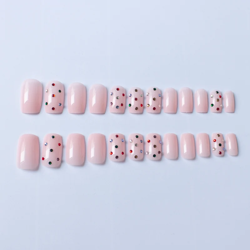 Dekoratives mit Edelsteinen besetztes Nagelkunst-Set