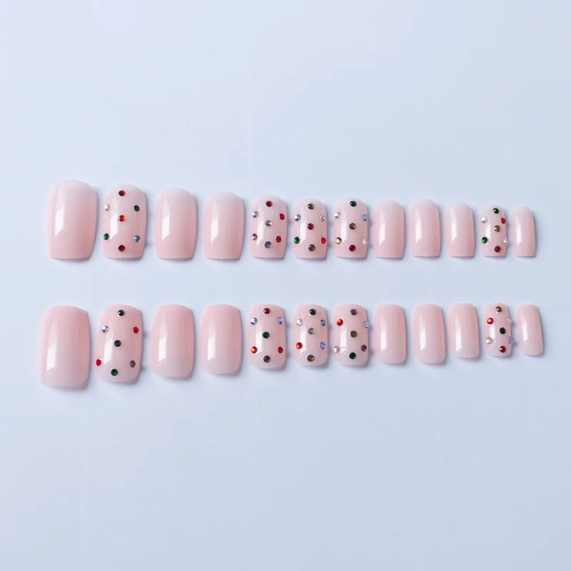 Dekoratives mit Edelsteinen besetztes Nagelkunst-Set