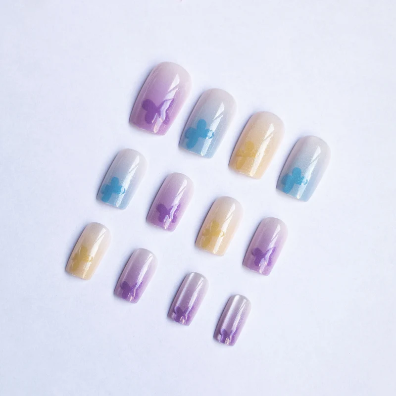 Künstlerischer Glamour Nagelkunst