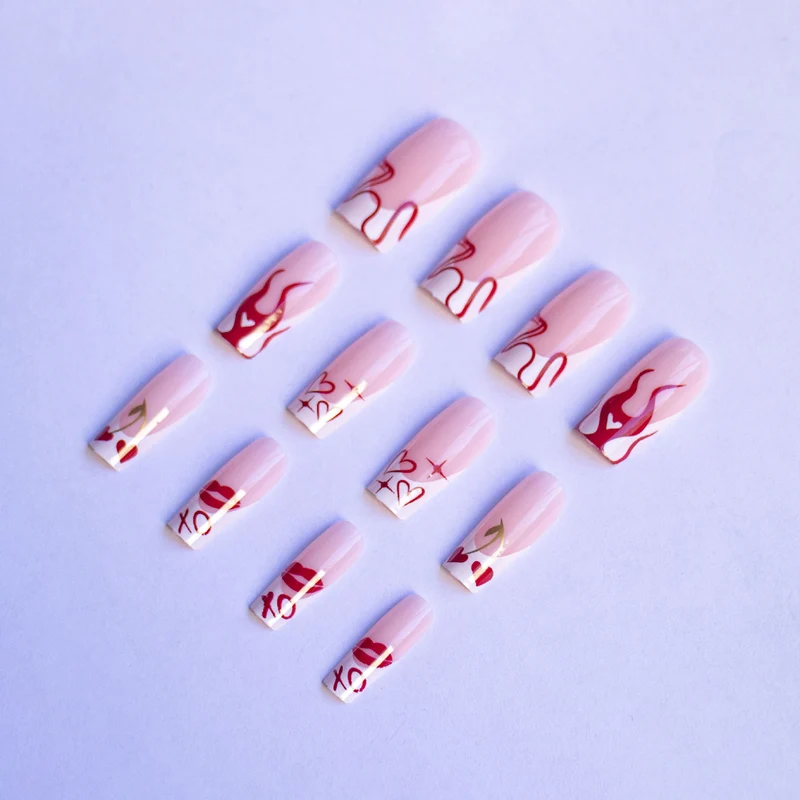 Künstlerisches Nageldesign-Set mit Herz- und Flammendesigns