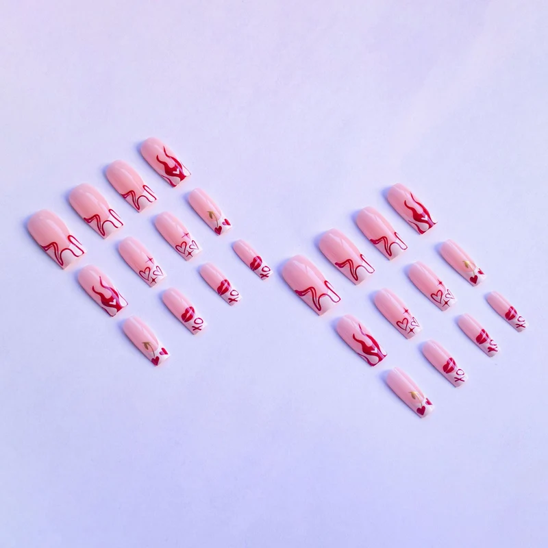 Künstlerisches Nageldesign-Set mit Herz- und Flammendesigns
