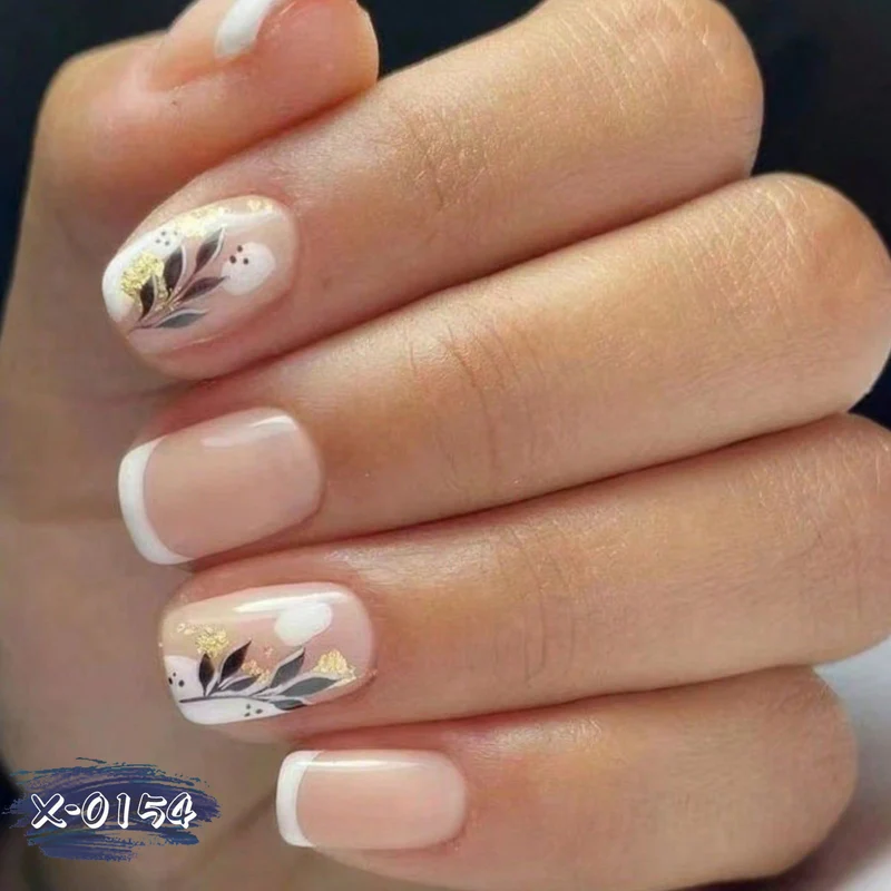 Künstlerisches Nagelkunst-Set mit botanischen Designs