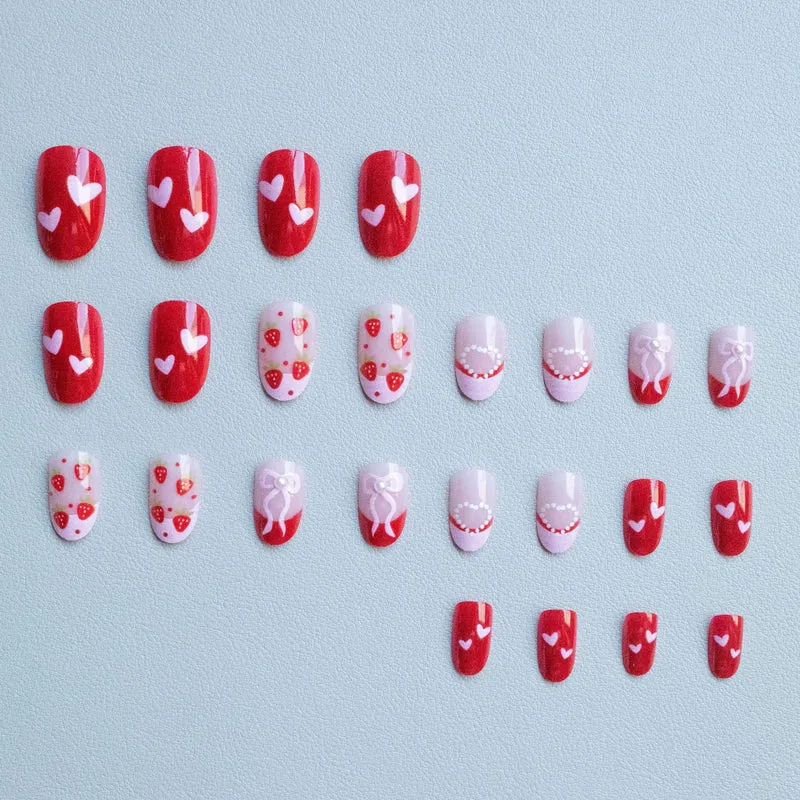 Charmantes Erdbeer-Themen-Nagelkunstset