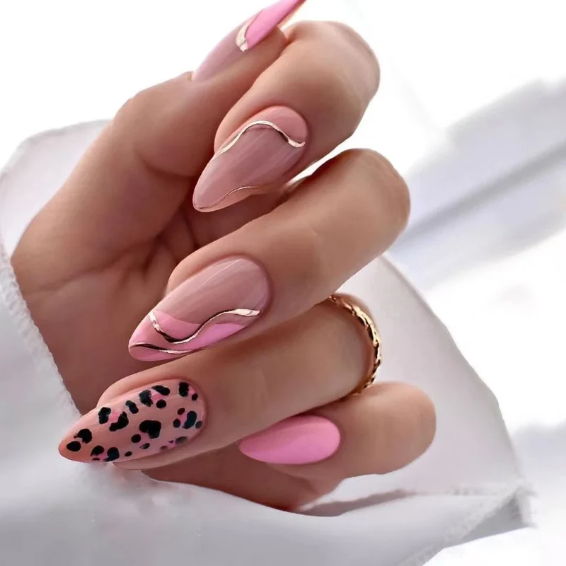 Künstlerisches Nail Art Design Set mit glamourösen metallischen Akzenten
