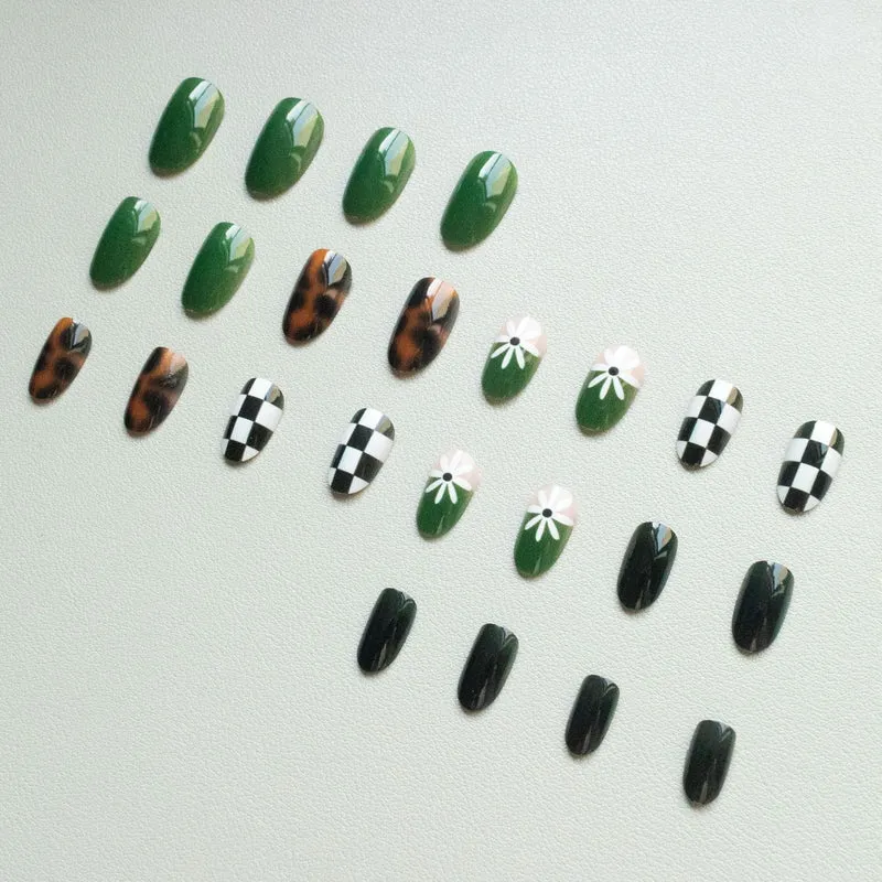 Künstlerisches abstraktes Nageldesign