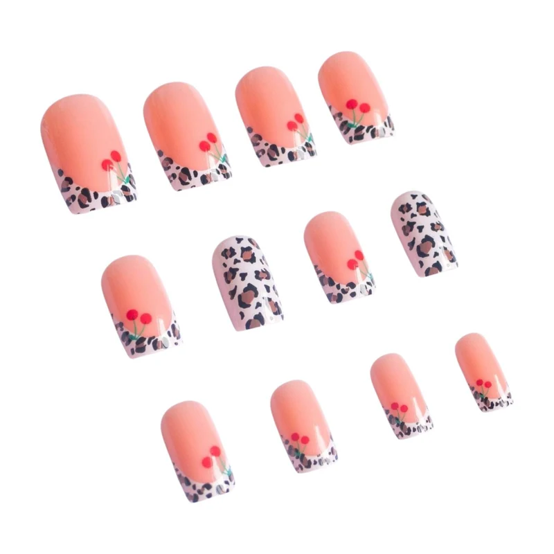 Künstlerisches Leopardenmuster Nageldesign