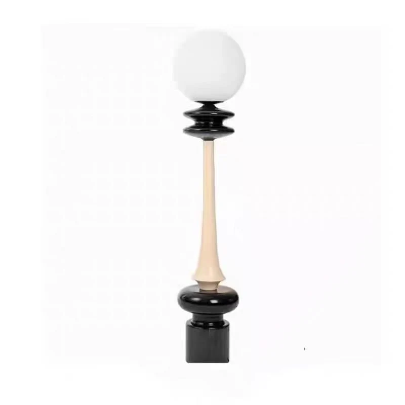Moderne elegante Stehlampe mit künstlerischem Globus-Schirm
