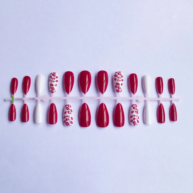 Kreative Lippen Druck Nagelkunst
