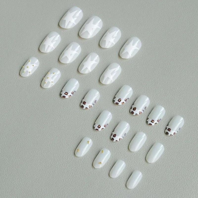 Künstlerisches Leopardenmuster und Stern Nageldesign Set