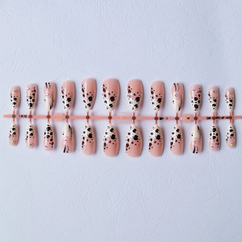 Künstlerisches Leopard- und Blumen-Nagelkunst-Set