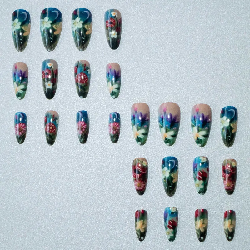 Künstlerisches Floral-Nageldesign-Set