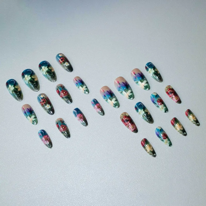 Künstlerisches Floral-Nageldesign-Set