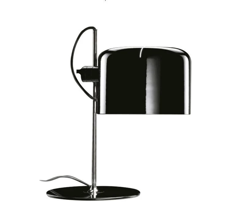 Moderne Schreibtischlampe mit verstellbarem Schirm