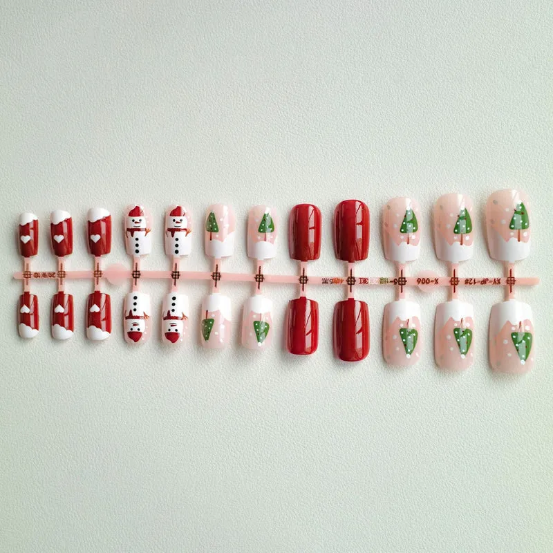 Kreative Feiertagsmotiv-Nagelkunst