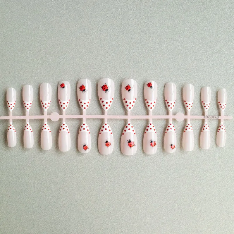 Künstlerisches Marienkäfer-Themen-Nagelkunst-Kit