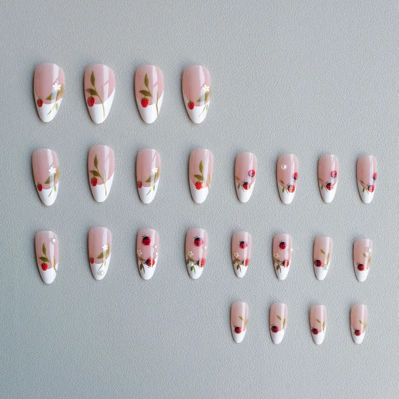 Künstlerische Marienkäfer Nagelkunst