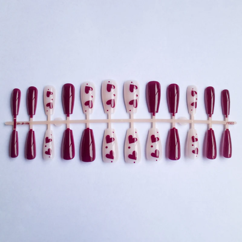 Künstlerisches Herz-Themen-Gel-Nagel-Set