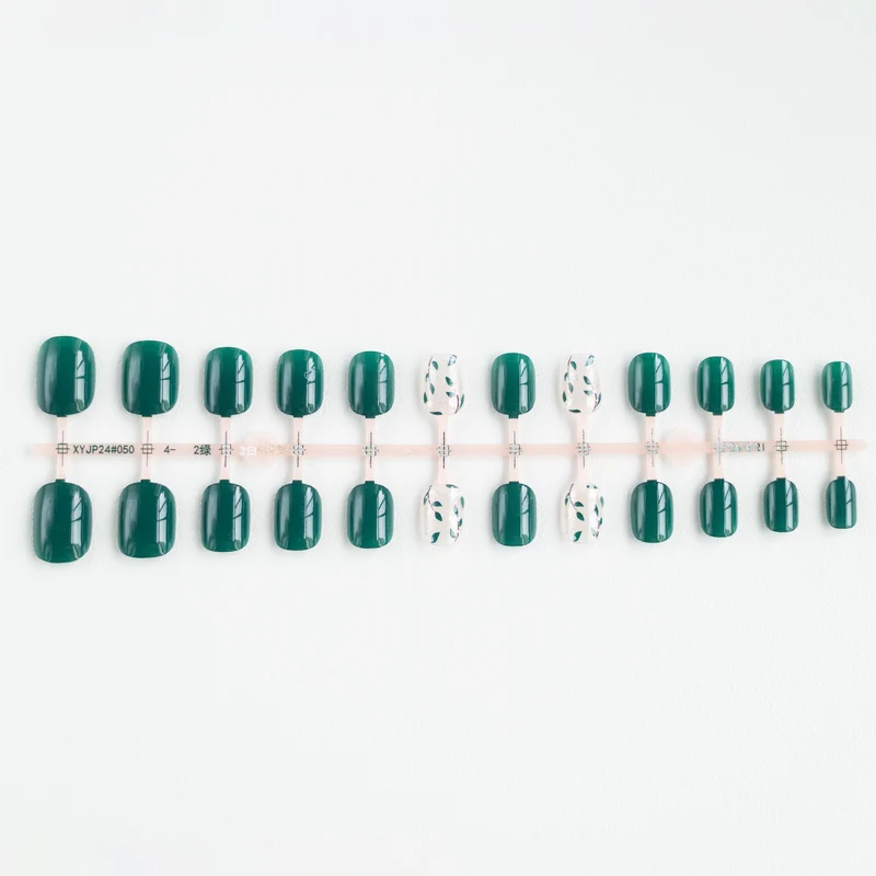 Künstlerisches Florales Nagelkunstdesign