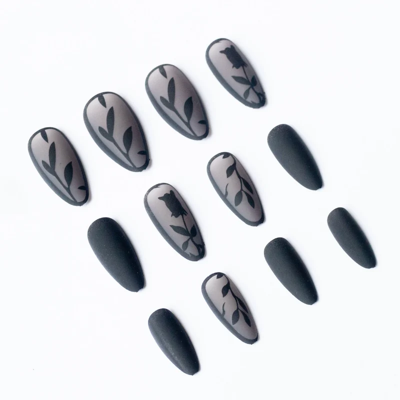 Künstlerisches, blumeninspiriertes Nagelkunst-Set