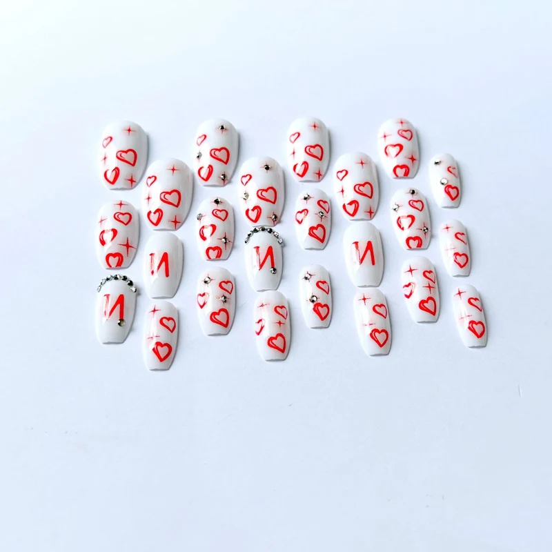Künstlerisches Herz und Edelstein Nagelkunst Set