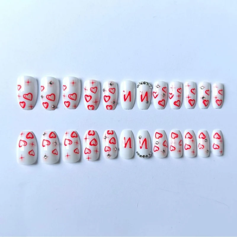 Künstlerisches Herz und Edelstein Nagelkunst Set