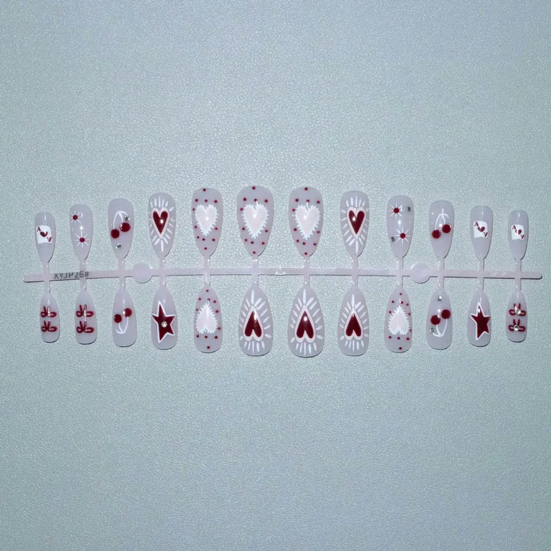 Künstlerisches Herz und Kirsche Nagelkunst