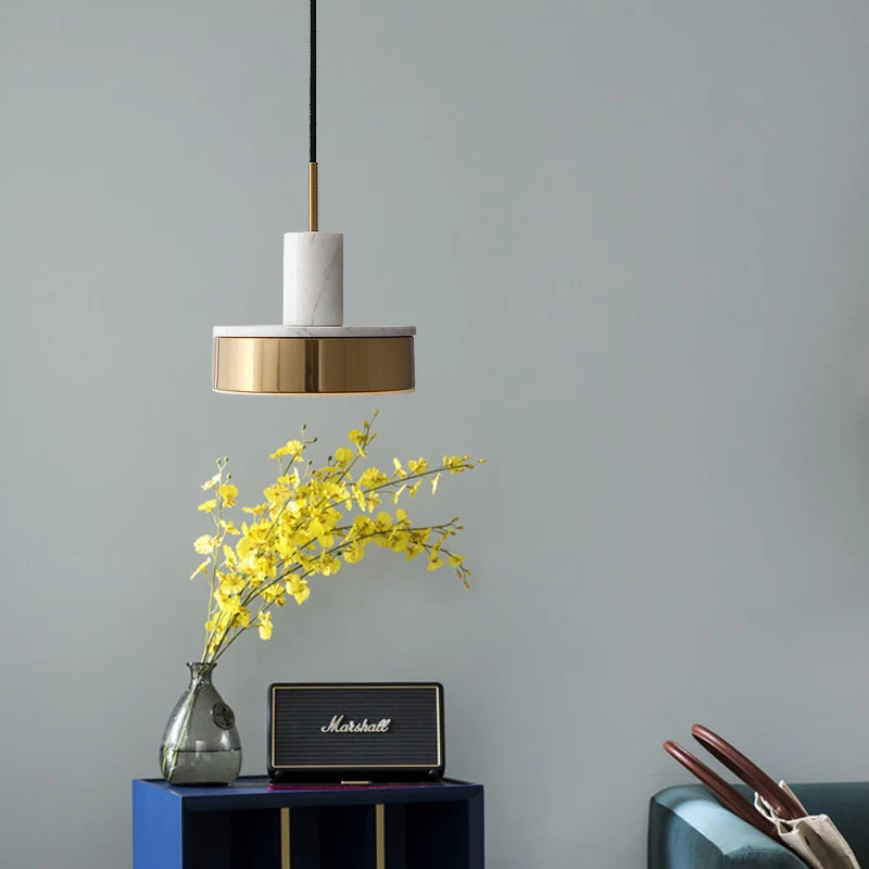Moderne Marmor- und Goldpendelleuchte
