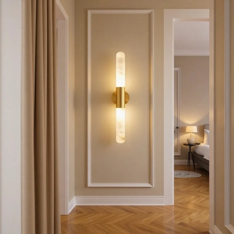Moderne Marmor- und Messing-Wandleuchte