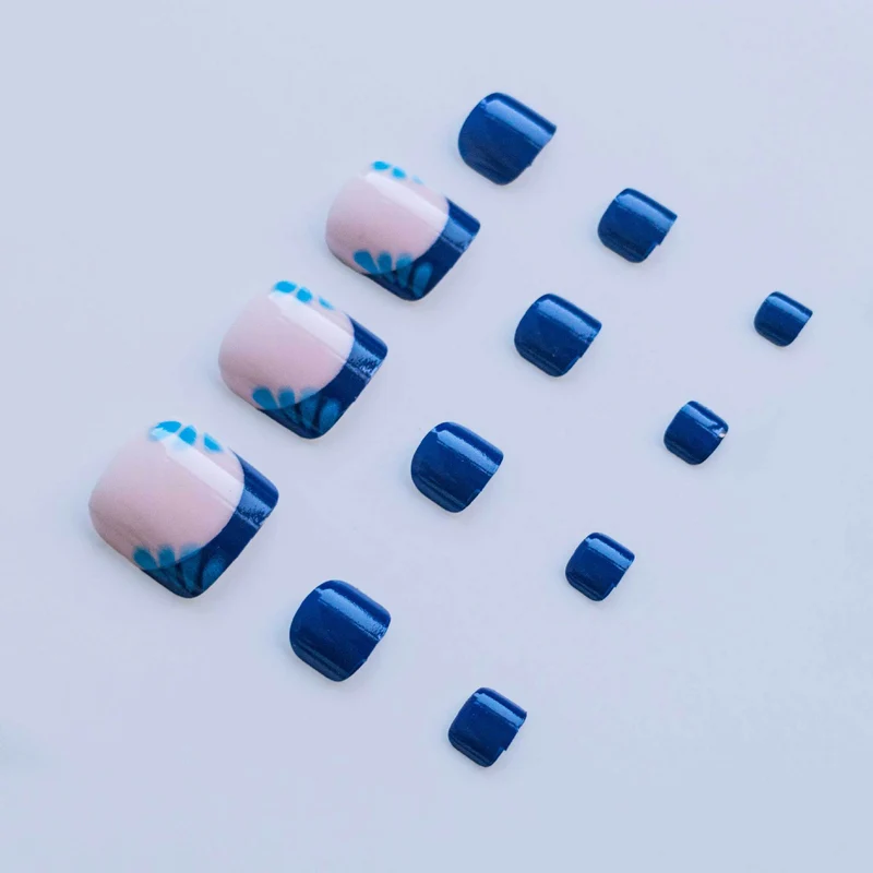 Künstlerische Press-On-Nageldesigns