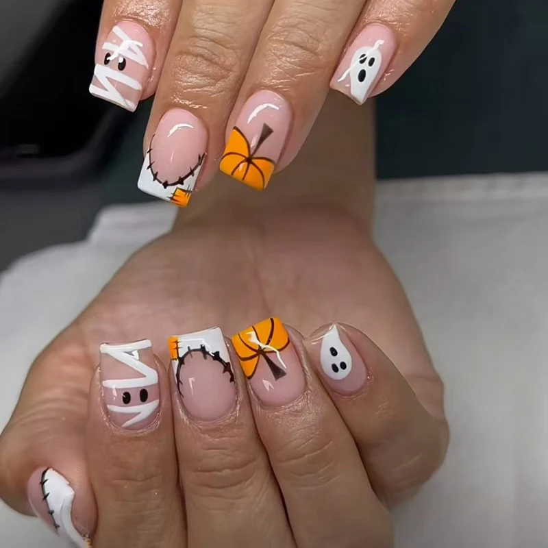 Künstlerisches Halloween-Themen-Nagelset