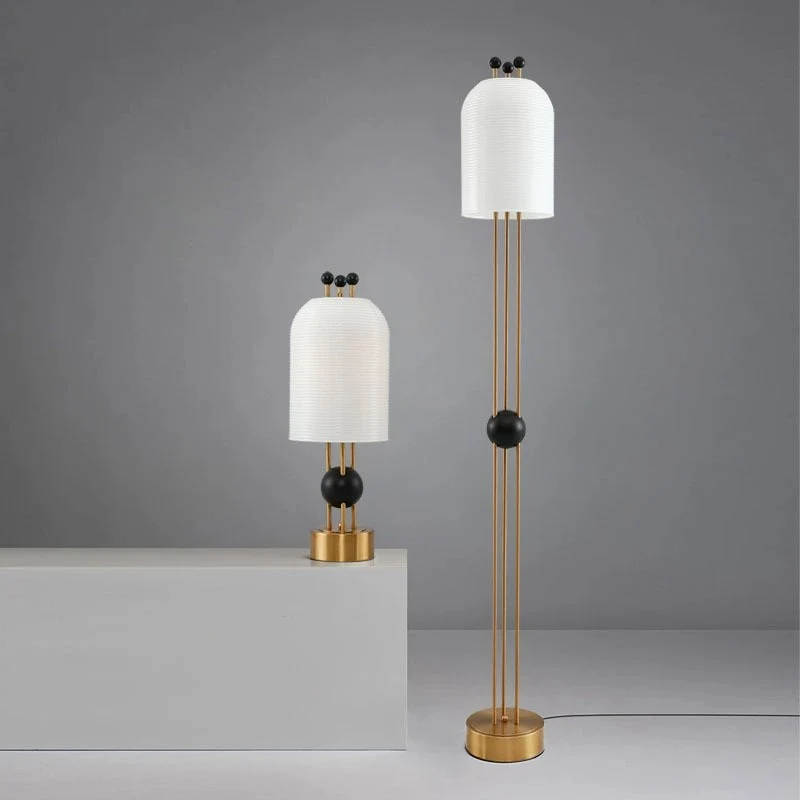 Moderne dekorative Tischlampe mit geometrischem Design