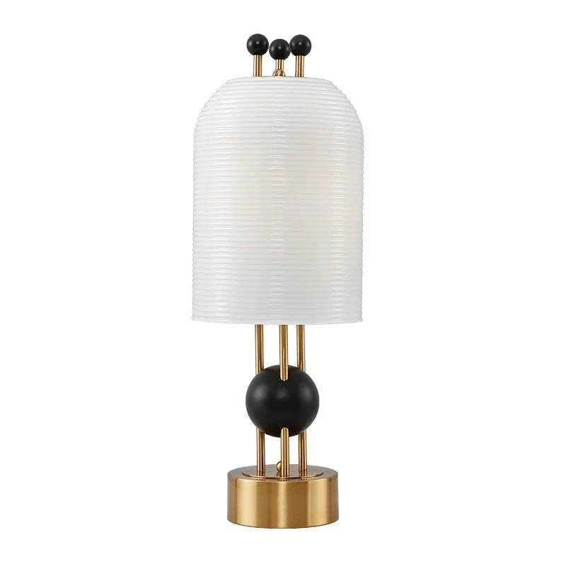 Moderne dekorative Tischlampe mit geometrischem Design