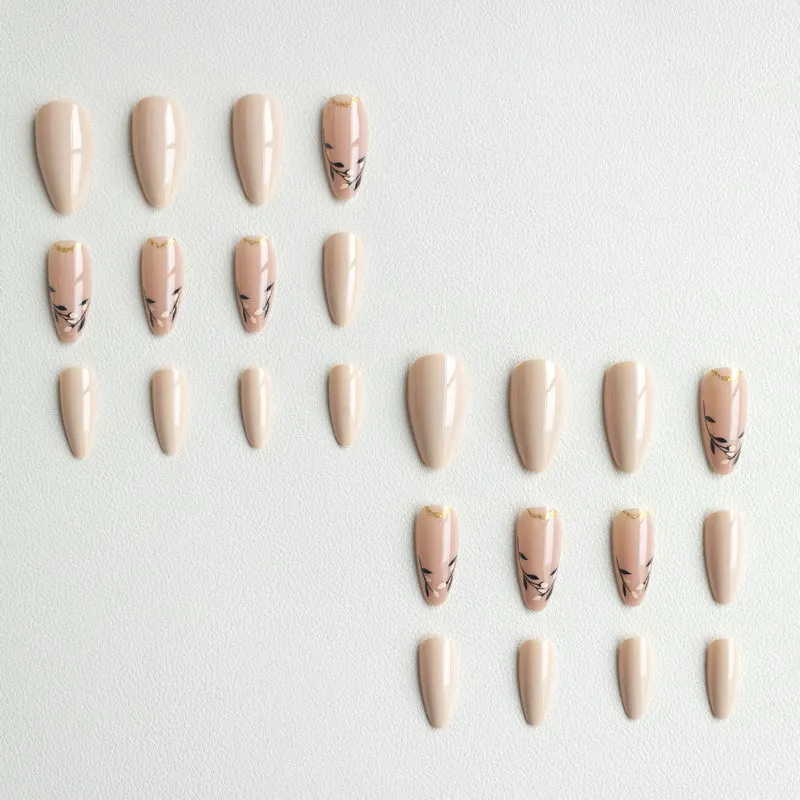 Künstlerische florale Akzent-Nagelkunst