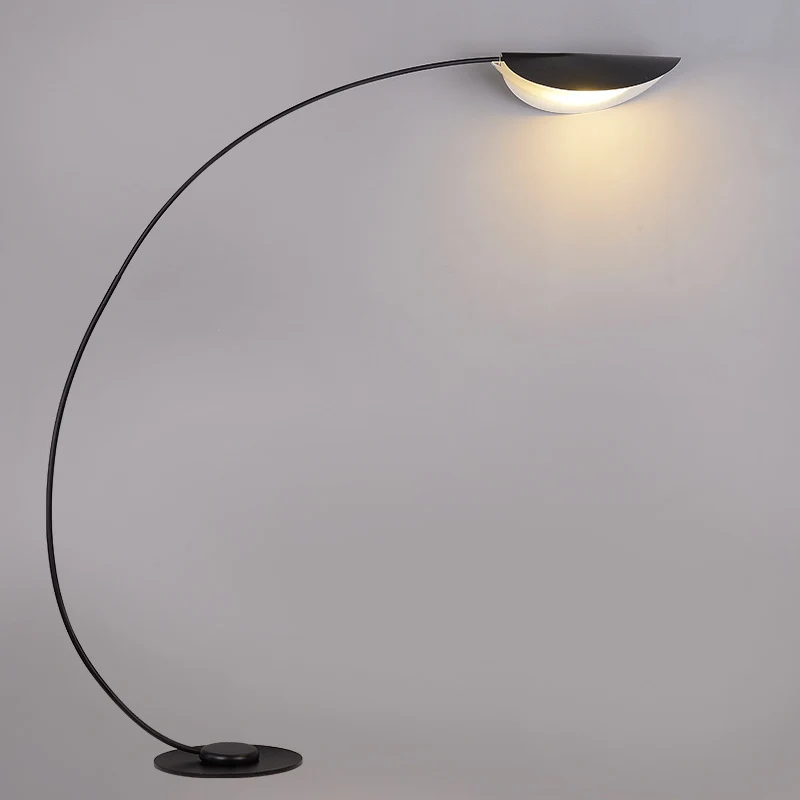 Moderne Bogen-LED-Stehlampe mit einstellbarer Helligkeit